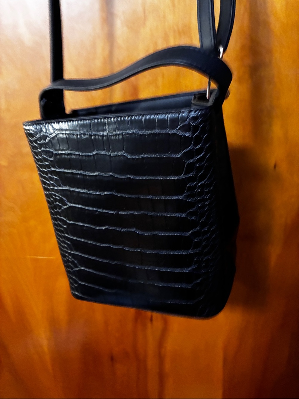 Black Croc-Embossed Leather Crossbody Bag handbag - Picture 3 of 7